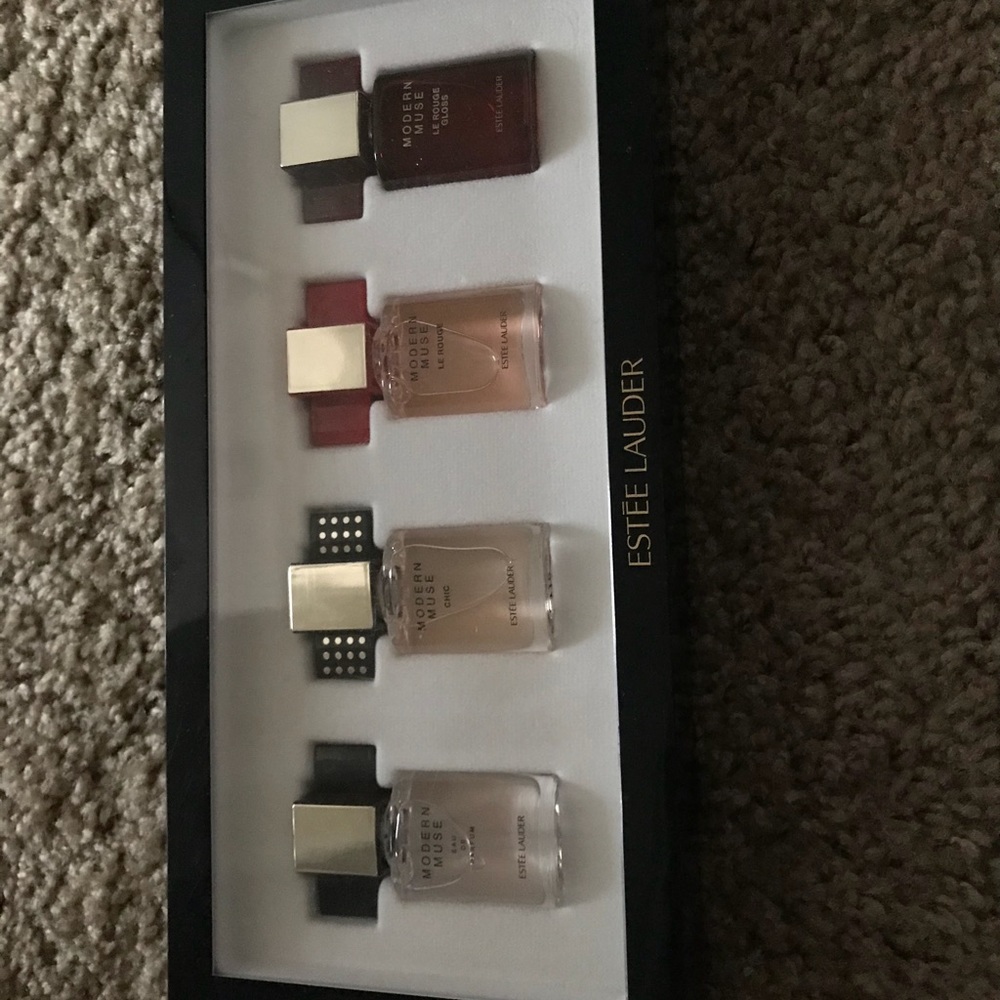 Estée Lauder mini perfume set!